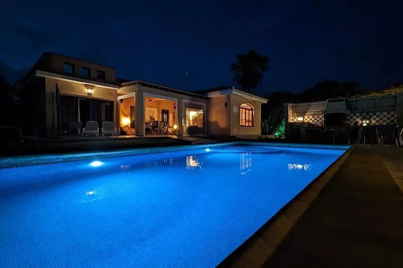 -Villa Savannah- private pool + jacuzzi, tropical garden, great views