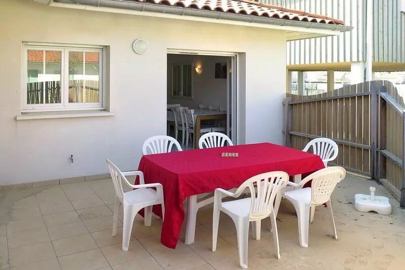 Lovely apartment for 8 guests with pool, WIFI, TV, terrace, pets allowed and