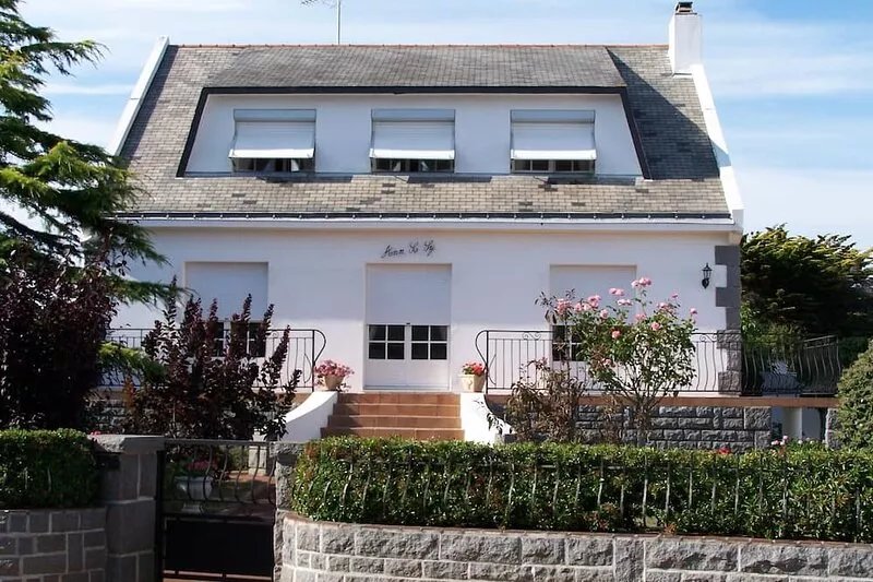 Family Home Close To The Beach (5 mn walk)