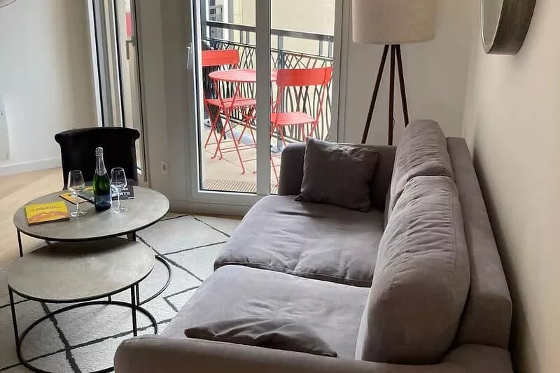 Nice and quiet 40m² in Courbevoie with parking