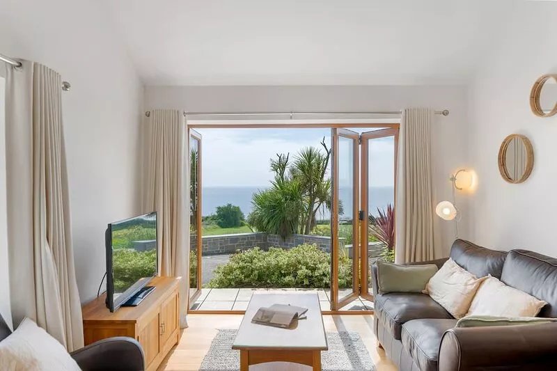 Rosemerryn -  A spacious ground floor annexe in Marazion with unbelievable sea