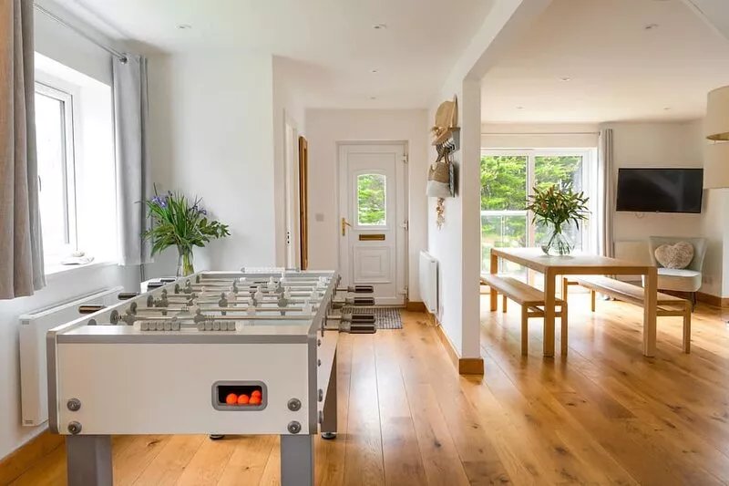 The Rock, Sleeps 8, Pets, Hot Tub