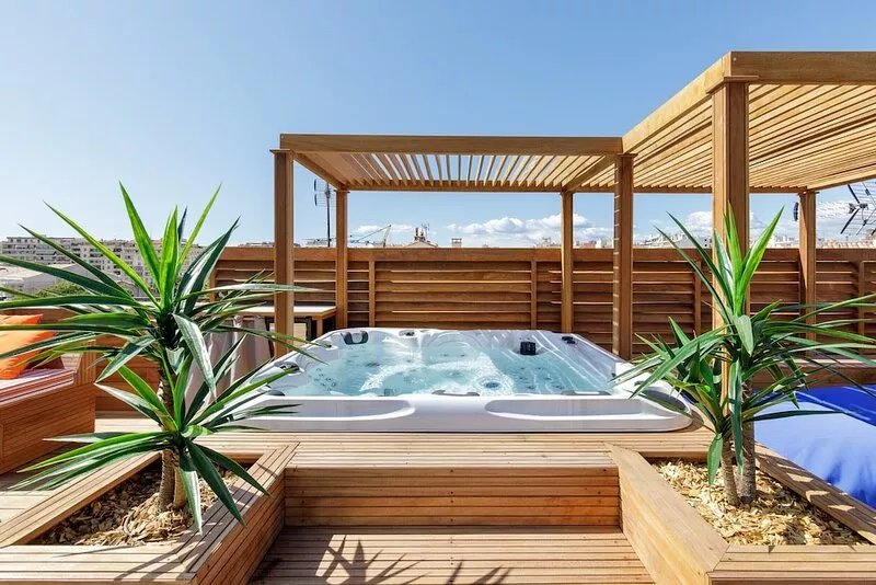 New Luxury 3BR Full seaview rooftop jaccuzi, AC/6