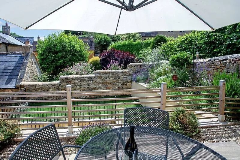 Sage Cottage, Blockley - sleeps 6 guests in 3 bedrooms