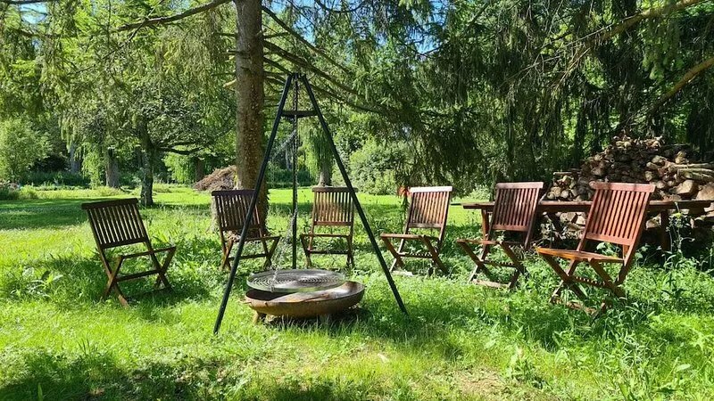 A natural setting with heated swimming pool in the heart of the Loire castles