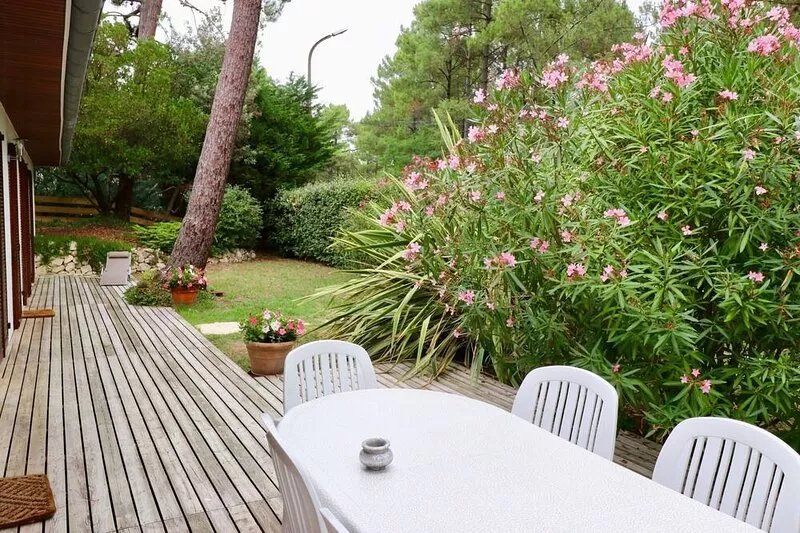 Well maintained house in an idyllic location, beautiful terraces around the