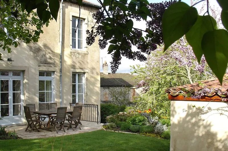 Charming old wine house in a charming wine village 11 km from Beaune