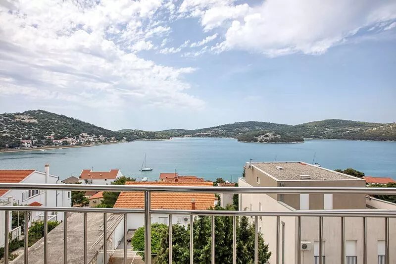 Two bedroom apartment with balcony and sea view Tisno, Murter (A-5130-a)