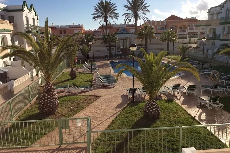 STUNNING GAUDIA COMPLEX, REFURBISHED 1 BEDROOM SOUTH FACING POOLSIDE APARTMENT