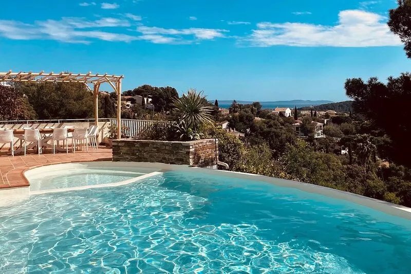 Luxury villa 310m², SEA VIEW and infinity pool . Ideal for 2 or 3 families
