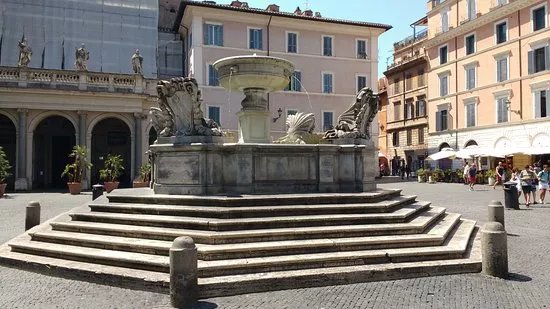 Fontana in Piazza Santa Maria in Trastevere