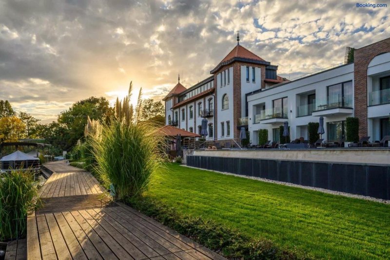 Bordűr Wellness Hotel Superior és Szőnyegmúzeum