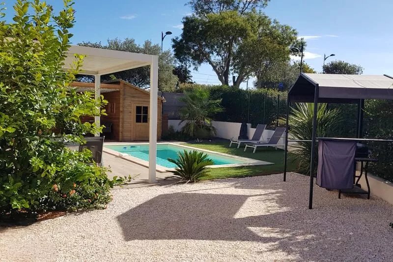 Villa classified 4 stars with air conditioning, heated swimming pool.