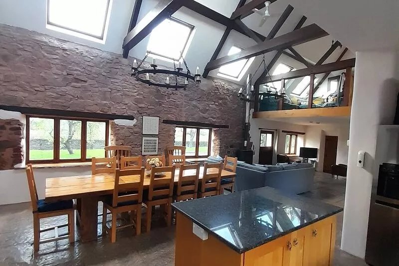 Spacious Converted Barn on a Flower Farm, Devon Countryside, Family Friendly