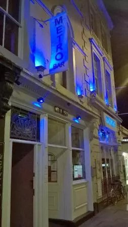 Metro Bar