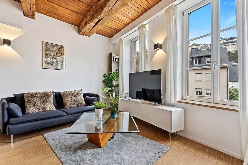 Stylish Old Town Escape: Views & Serenity