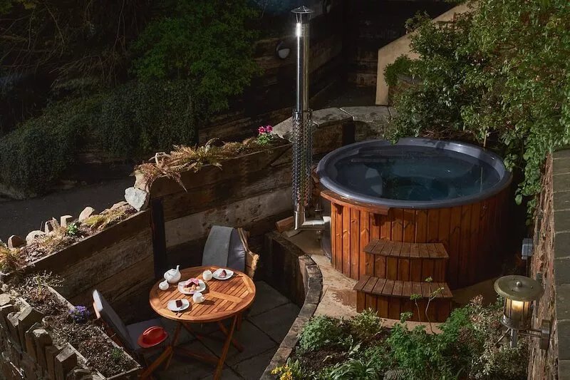 Swallows End - Bolthole with hot tub, pool and sauna