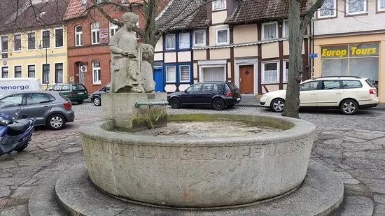 Springbrunnen "Die Spinnerin"