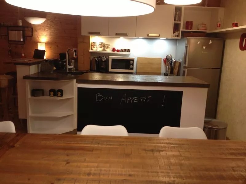 8 people, heart of the village, 100m from the slopes, single storey south