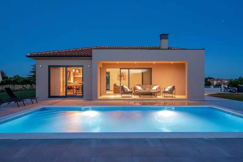 Stylish New design Villa, 1.400 m2 garden with private pool ,Central Istria