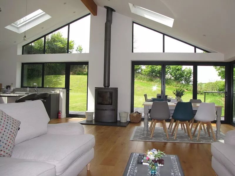 LUXURIOUS SINGLE STOREY DWELLING IN QUIET RURAL SETTING