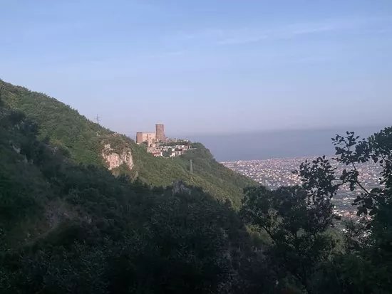 Il sentiero del Castello di Lettere