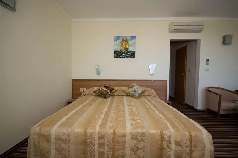 DOUBLE ROOM 3 in a quiet hotel with SEA VIEW