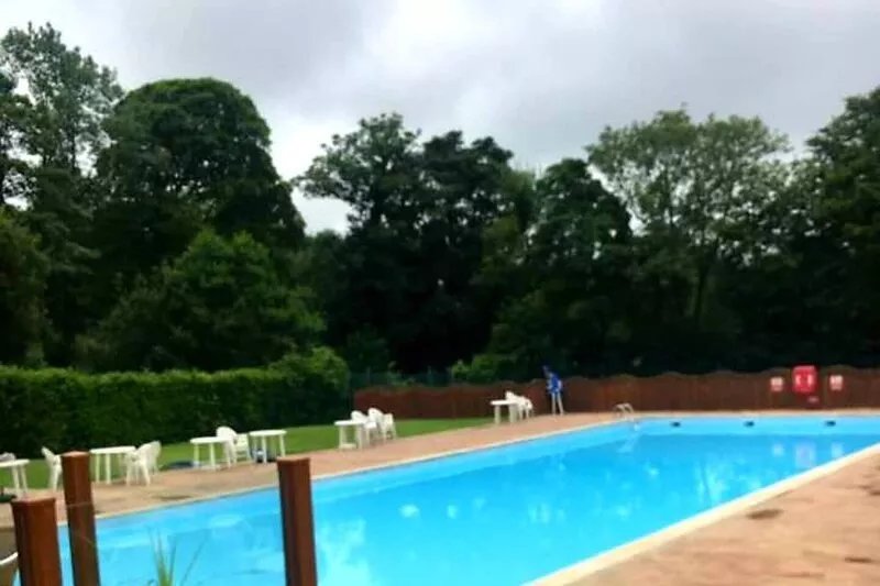 Hillside Hideaway Chalet With Swimming Pool, Play Area, Fishing Lake