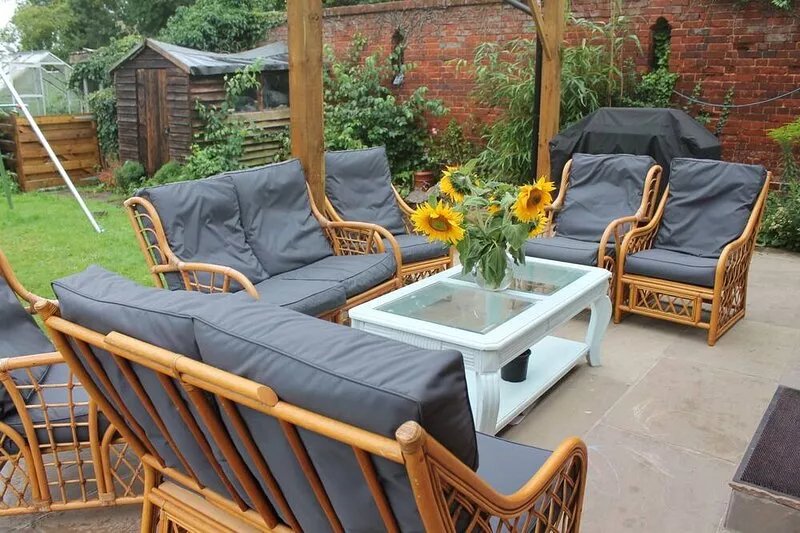 Spacious bungalow with large garden in middle of a medieval village