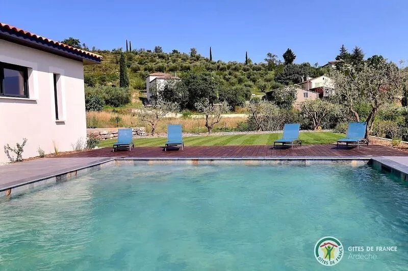 Villa Neuve, Climatisée; Grande Piscine, Lieu Calme
