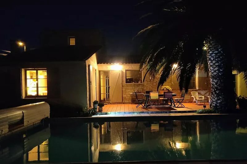 Large family house in a quiet area  with its swimmingpool,  terrace and garden