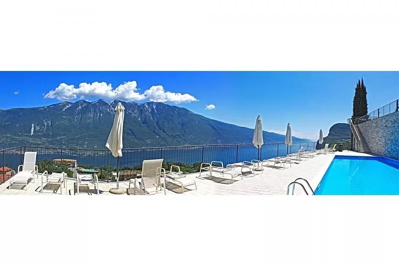 La Quiete 34 Balcony swimming pool lake view