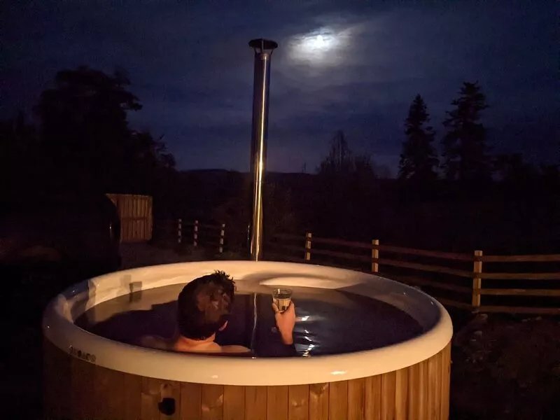 Beautiful 3 bedroom house with Hot tub, Sauna and Log burner stove