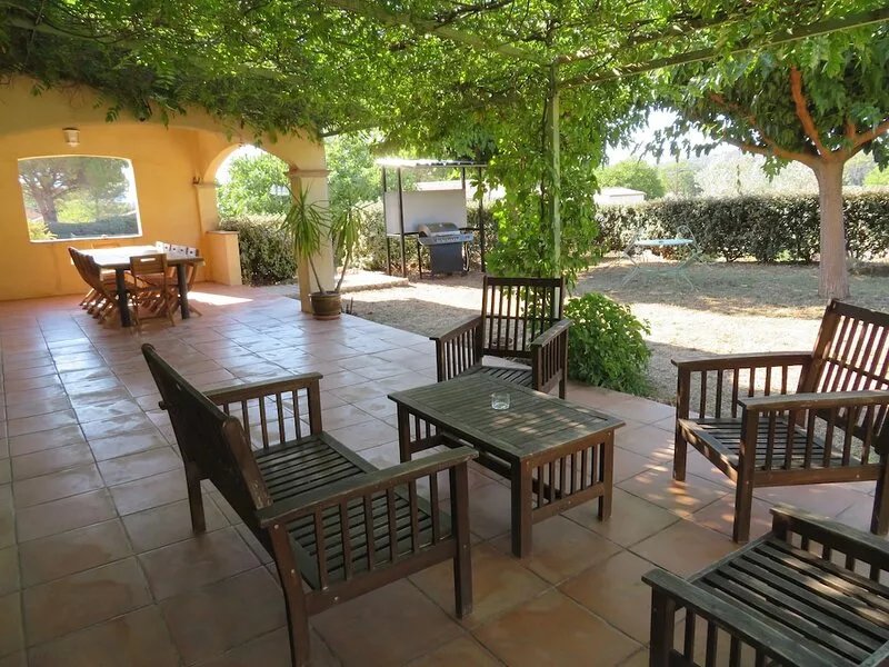 Family home, air-conditioned first floor, private pool in the Var hinterland.