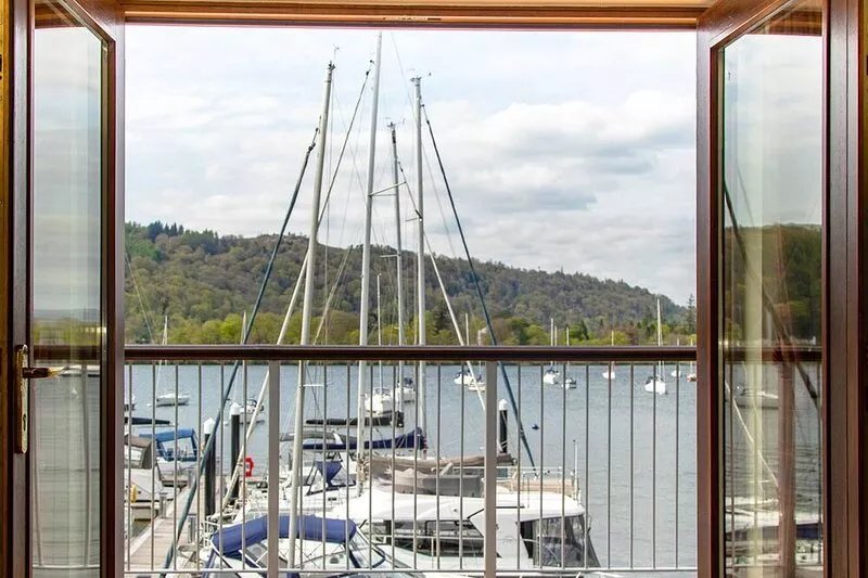 Walkers - Luxury Boat House On The Shore Of Lake Windermere Near to Bowness