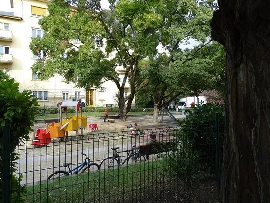 Karoli Gaspar Square (11th District)