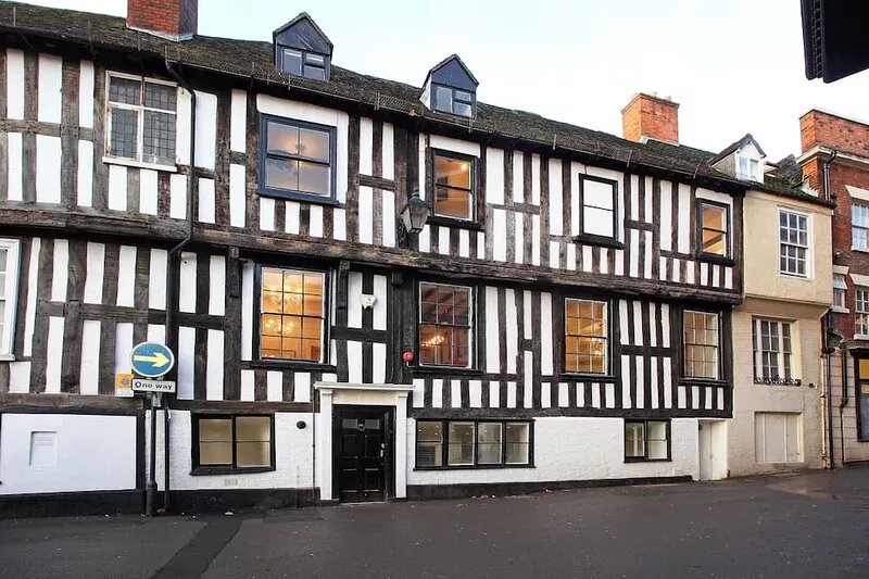 Windsor Place House - A Stunning Tudor Mansion.