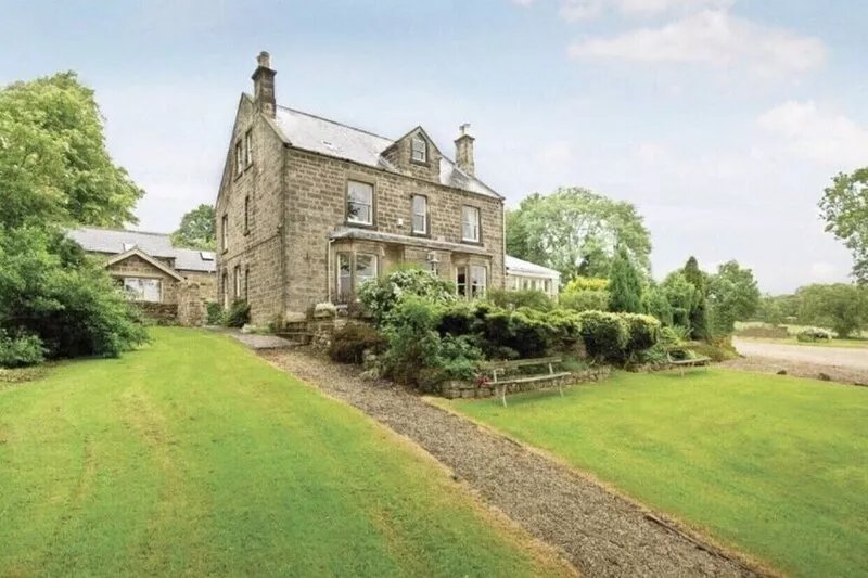 Victorian Detached Stone Built ‘Gentleman’s Residence’ sleeps 6-13