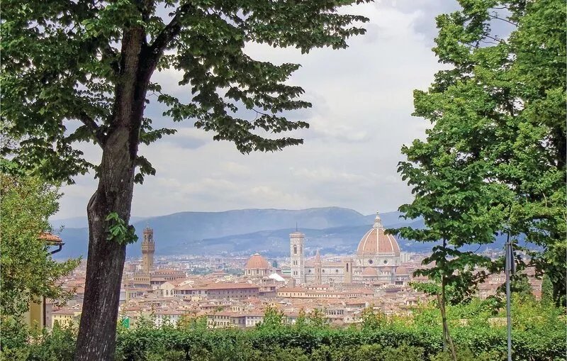Large vacation home with private pool, 9 km from Montecatini Terme, ideal for