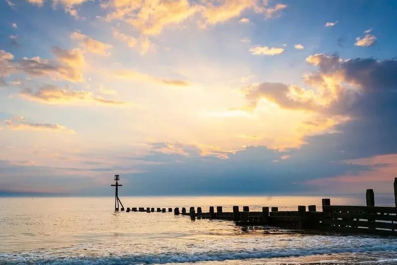 Chalet for hire at Rainbows End near a beautiful Norfolk beach ref 31039R