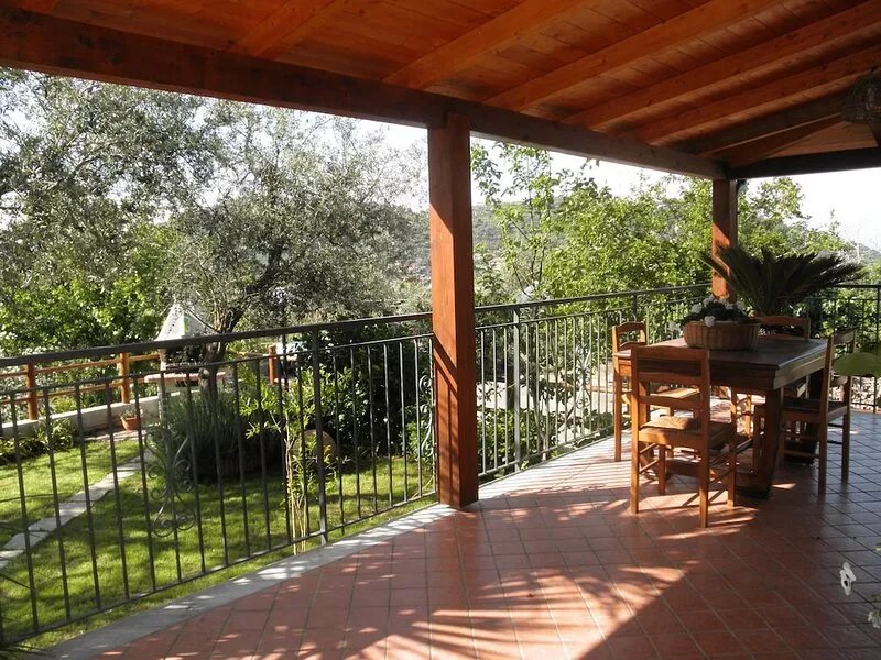 holiday home a few km from the Sorrento peninsula with garden and parking space