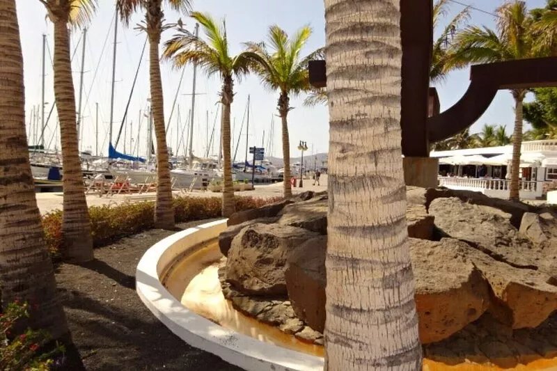 VIlla/House with beautiful roof top views, Minutes from  the Marina