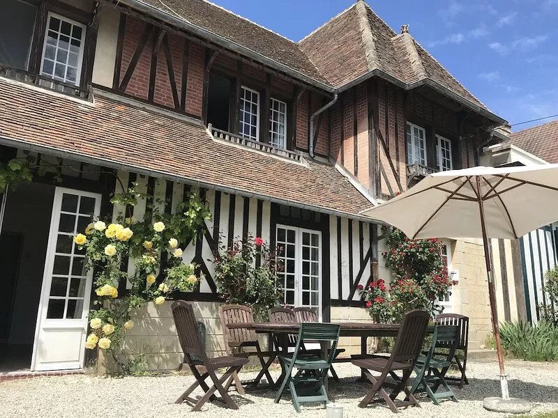 Deauville: large family house 300m from the beach, sleeps 14