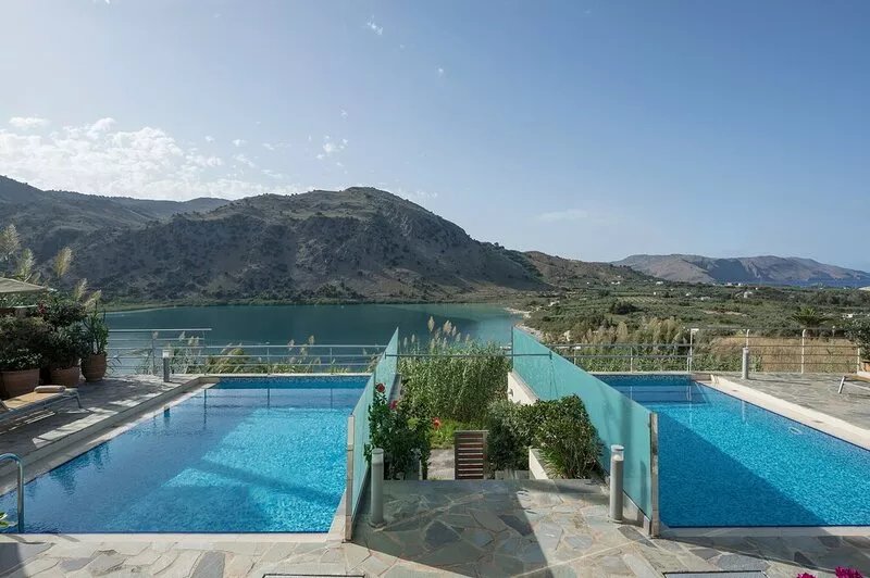 Family villa w/ Private Pool, Amazing Views of Kournas Lake, Walk to