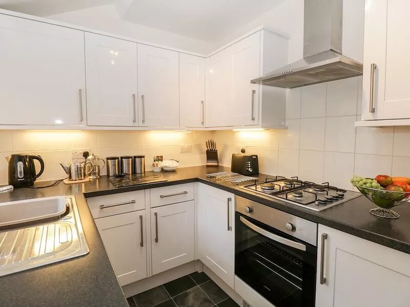 RAGLAN COTTAGE, family friendly in Bowness-On-Windermere