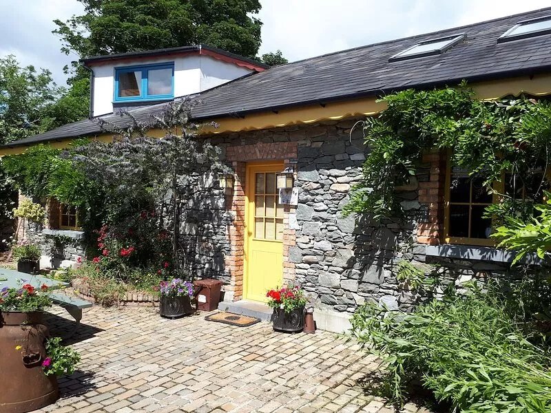 Amazing Courtyard - The Loft at The Priory Killarney Courtyard Cottages
