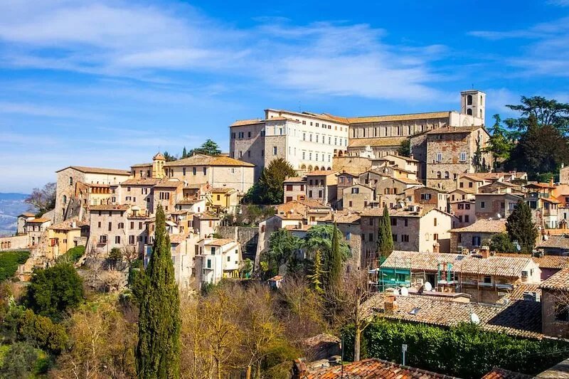 House with private pool, large garden at 6km from Todi. Panoramic views!!!