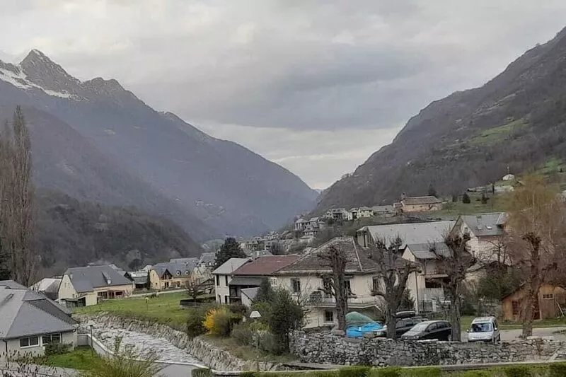 A pied-à-terre at the gateway to the Pyrenees National Park and major sites