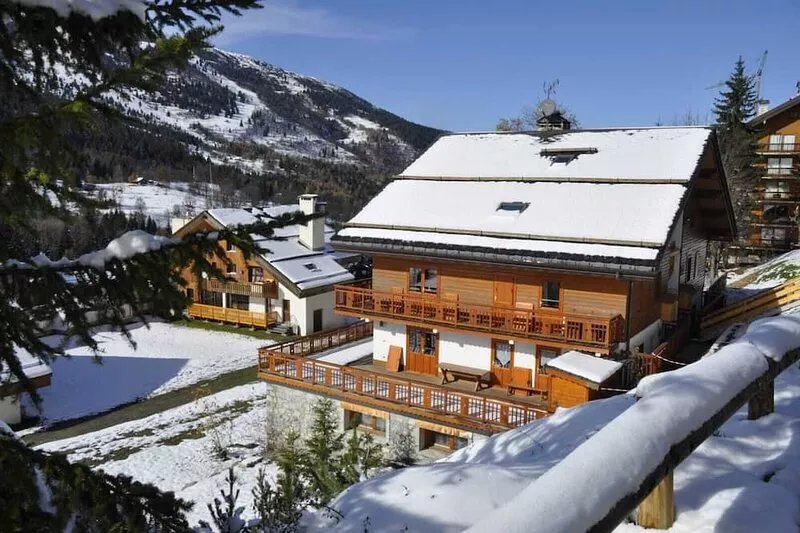 Apartment for 5 people, in the center of Meribel, ski in, ski out!