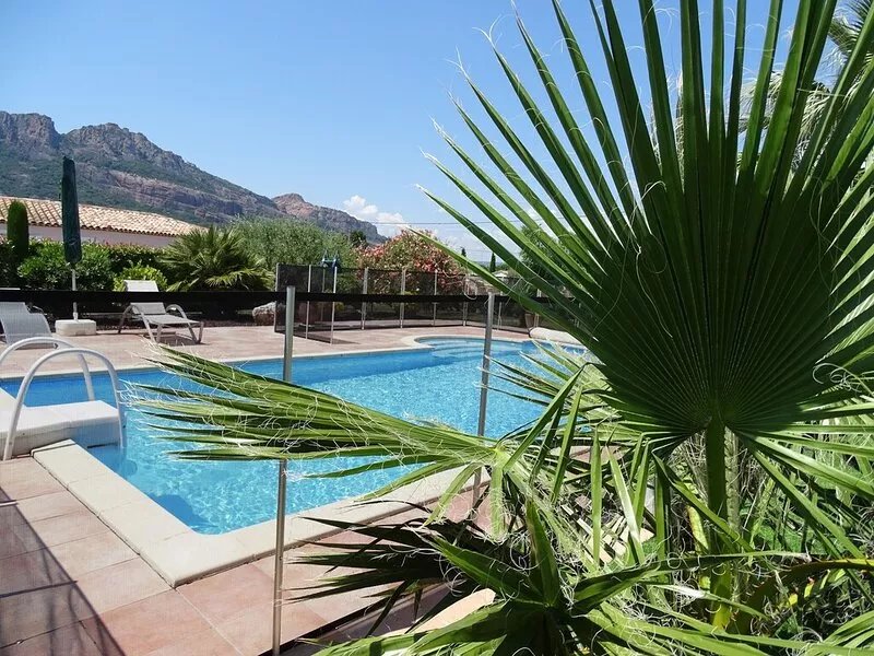 AIR-CONDITIONED PROVENCAL VILLA WITH SWIMMING POOL - GARDEN - ROCK VIEW
